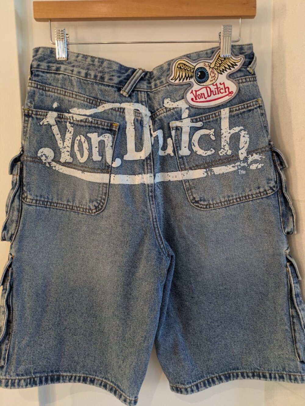 Von Dutch Men's Graphic Denim Cargo Shorts Jorts Medium Wash Flying Eyeball Y2K.